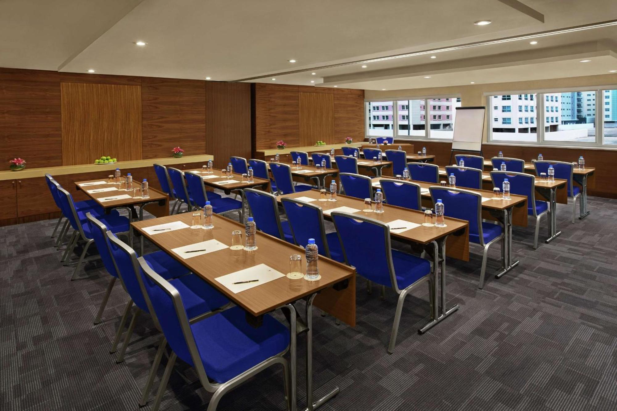 Doubletree By Hilton Hotel And Residences Dubai - Al Barsha Extérieur photo